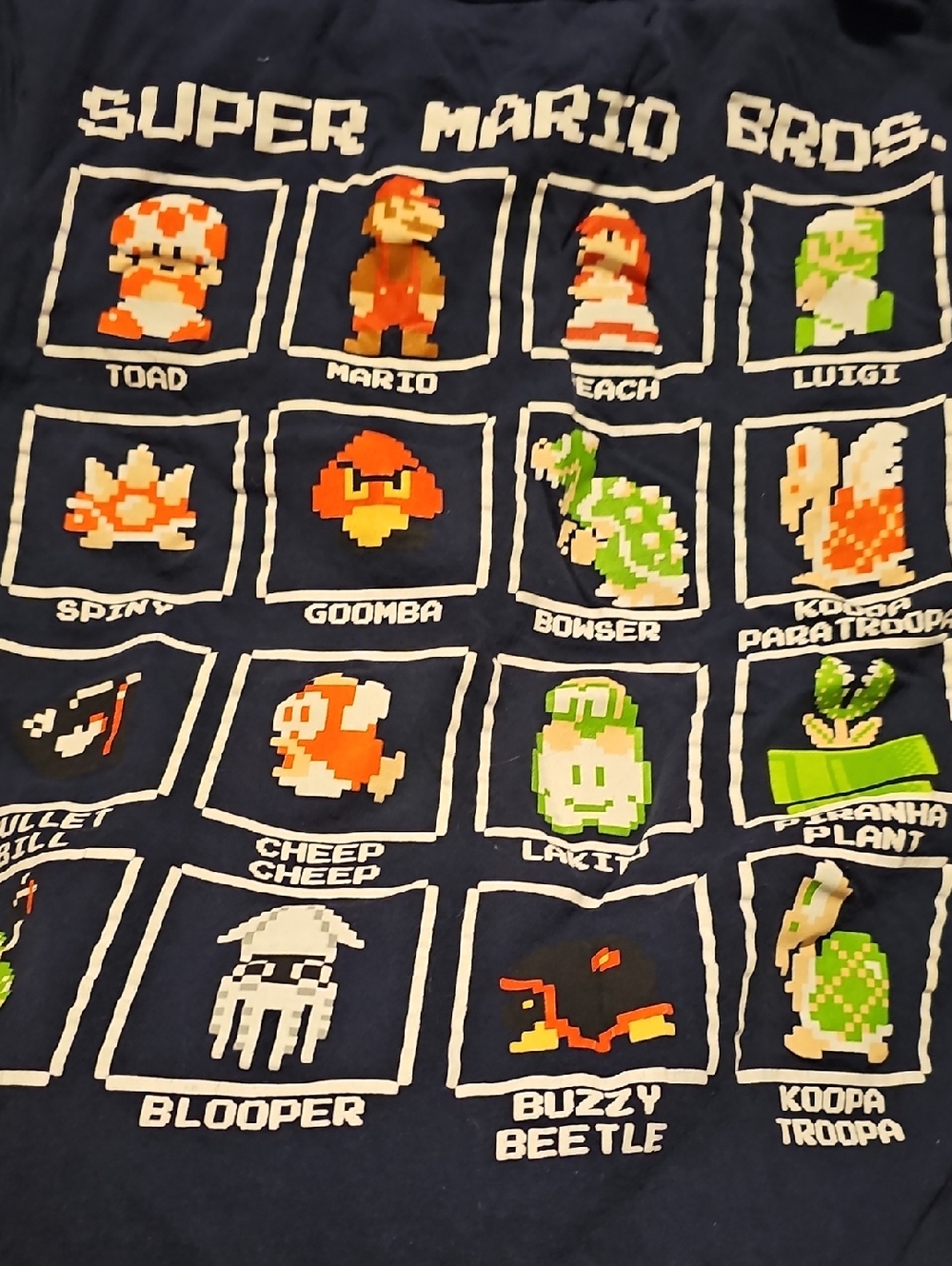Lot of 4 Men's Small Graphic Tees. - Picture 6 of 9